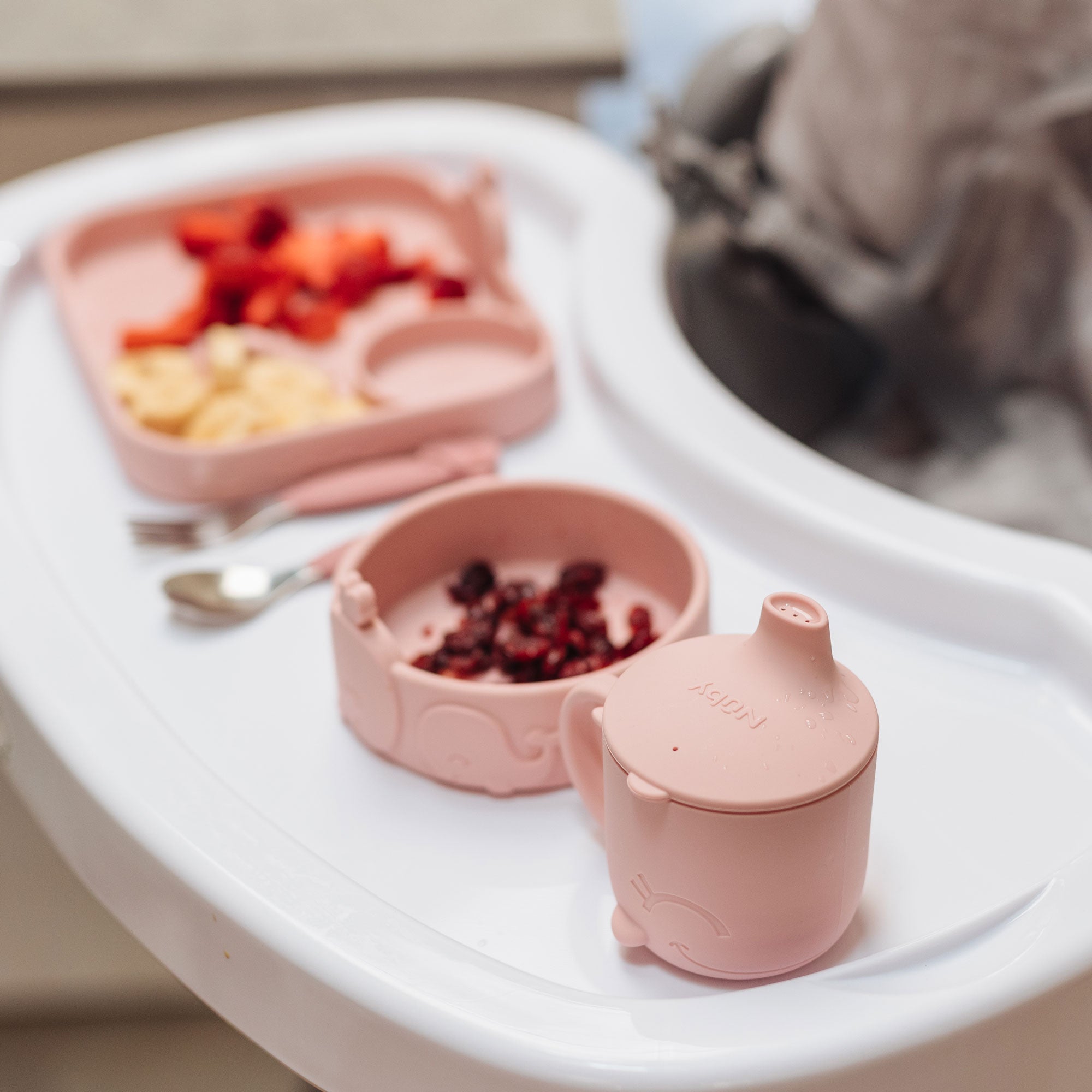 Animal Friends 6-Piece Dinnerware Set - Pink Whale (CU9F)