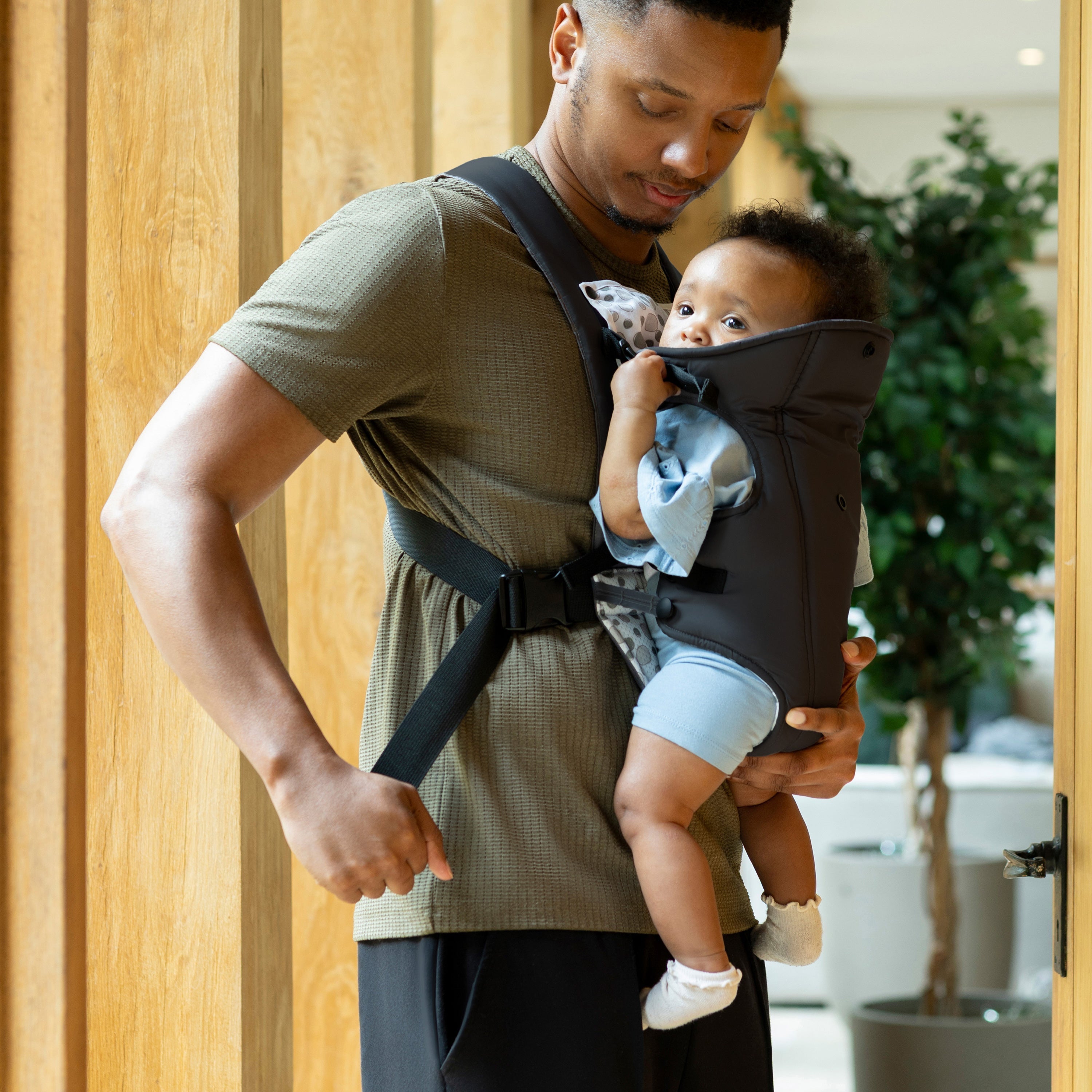 Classic Baby Carrier | Black (DZHL)